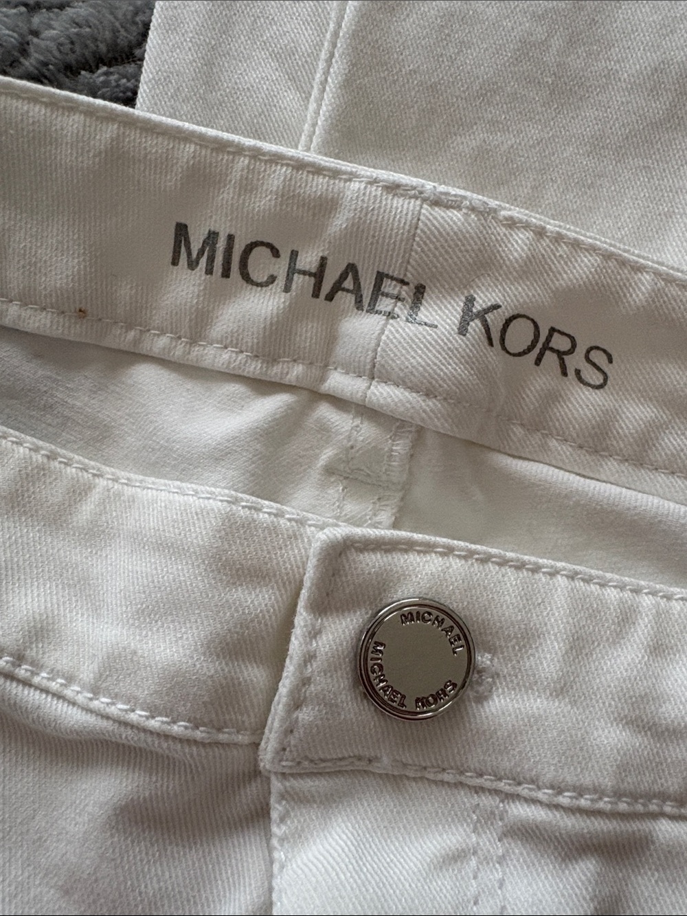 Michael Kors White Skinny Jeans with Branded Button/Zippers Size 8P